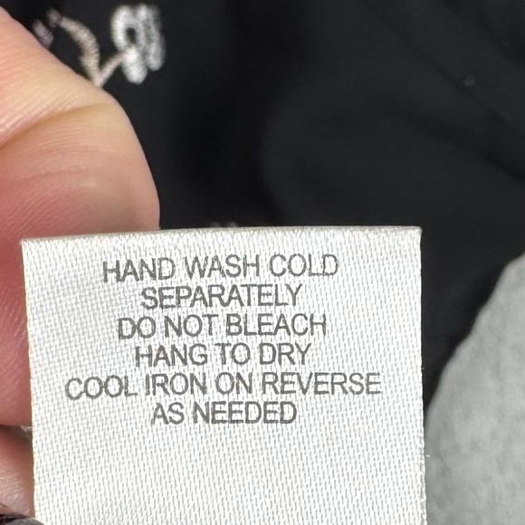 Chenault Women’s 1X Black Sleeveless Embroidered Floral Blouse Sheer - Picture 6 of 9